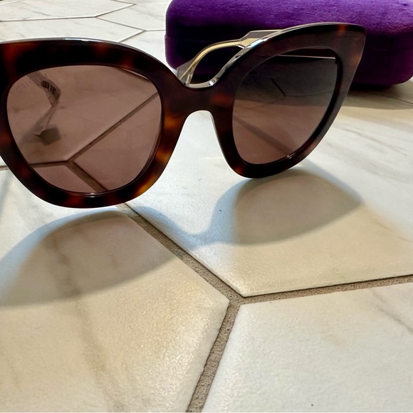 ? NWT Women’s Gucci Cat Eye Sunglasses in Havana (GG0564SN) main image 4